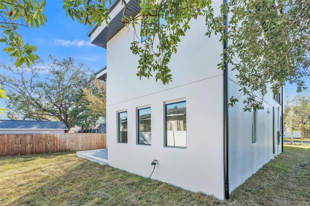 view of side of property featuring a yard