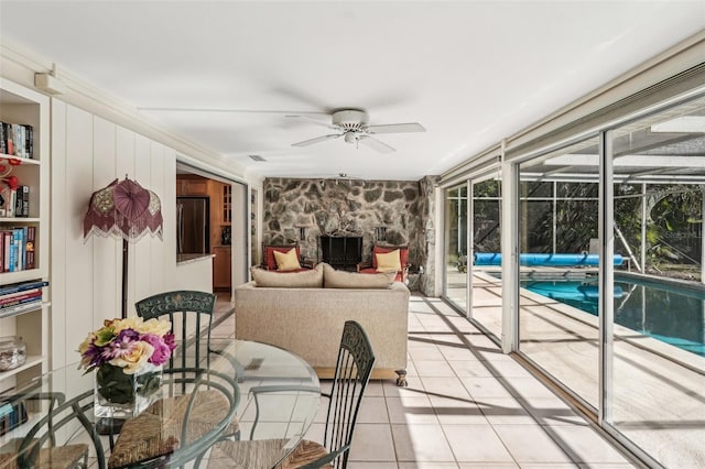 sunroom with ceiling fan