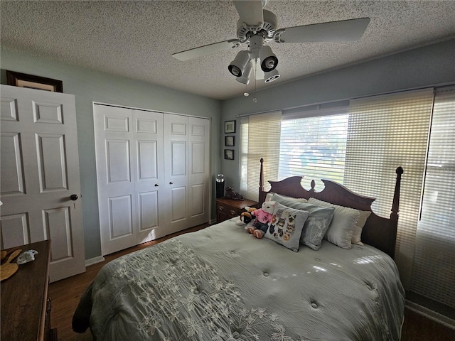 bedroom featuring ceiling fan, dark hardwood / wood-style floors, a closet, and a textured ceiling