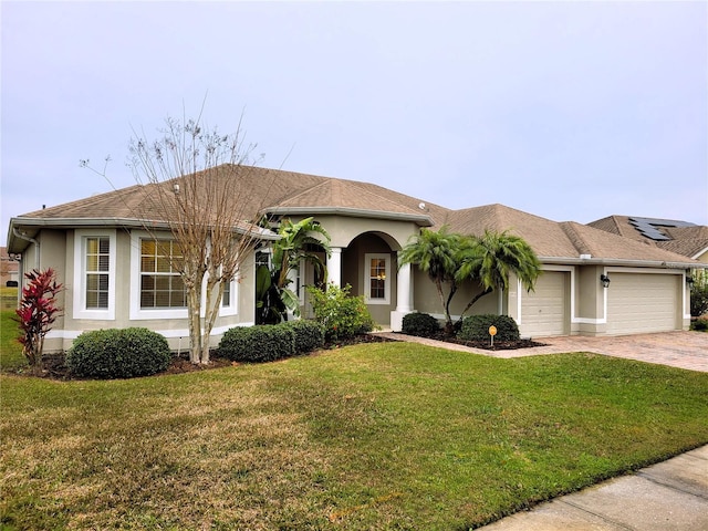 view of front of home featuring a garage and a front yard