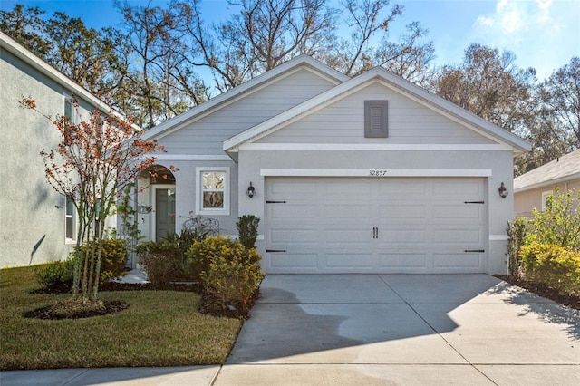 view of front facade featuring a garage and a front yard