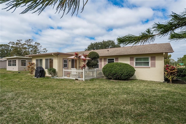 view of front of house with a front lawn