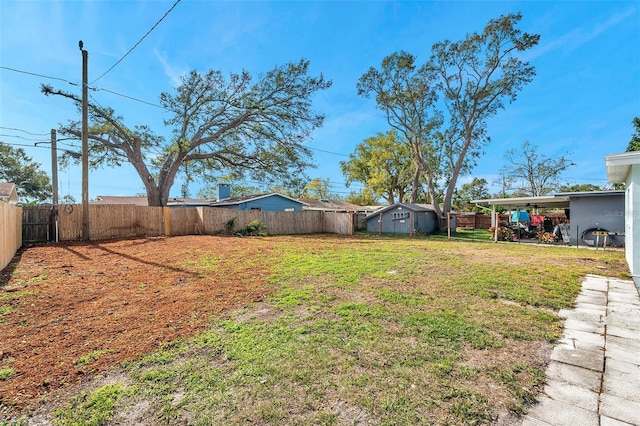 view of yard featuring a storage unit