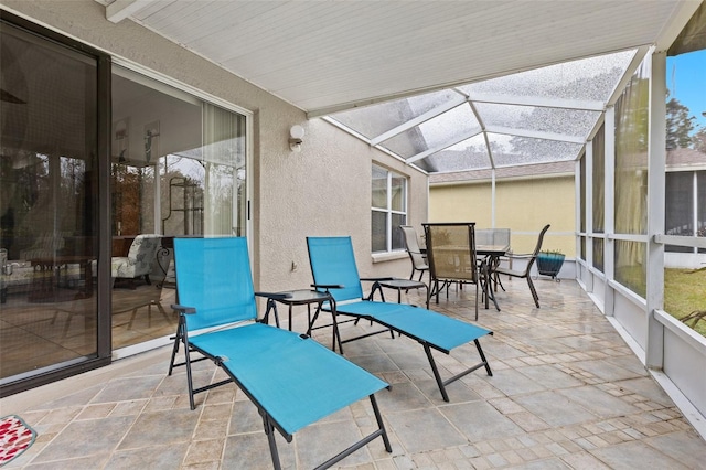 sunroom with vaulted ceiling