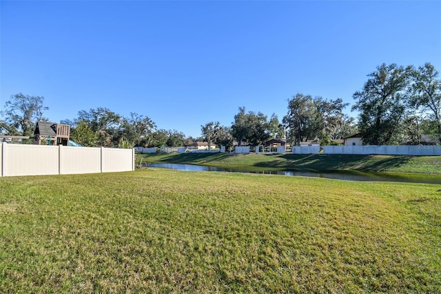 view of yard featuring a water view