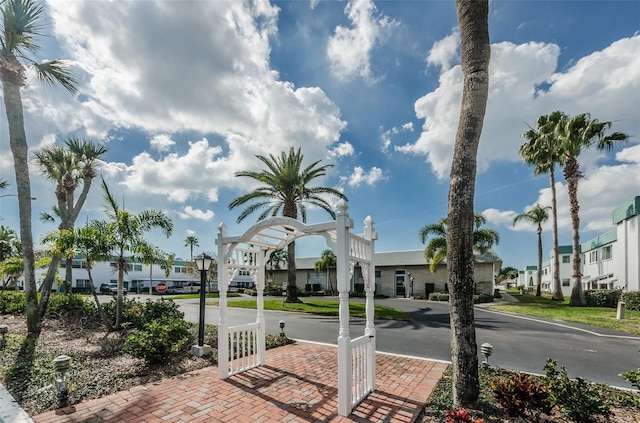 surrounding community featuring a residential view