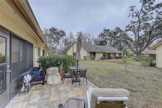 view of yard featuring a patio