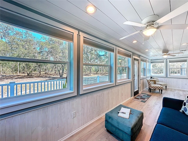 sunroom featuring ceiling fan