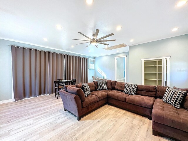 living area featuring light wood finished floors, recessed lighting, a ceiling fan, and crown molding