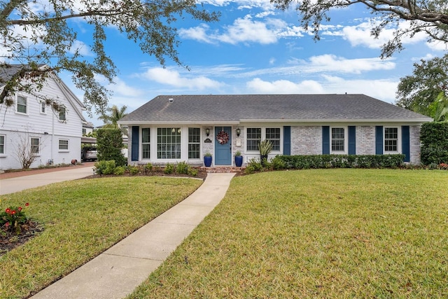 ranch-style house featuring a front yard