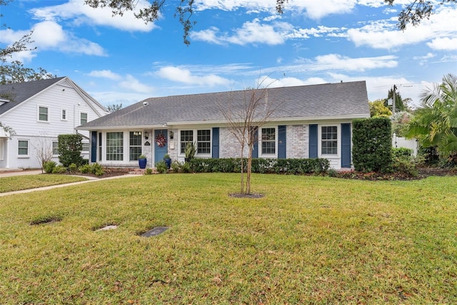 view of front facade with a front lawn