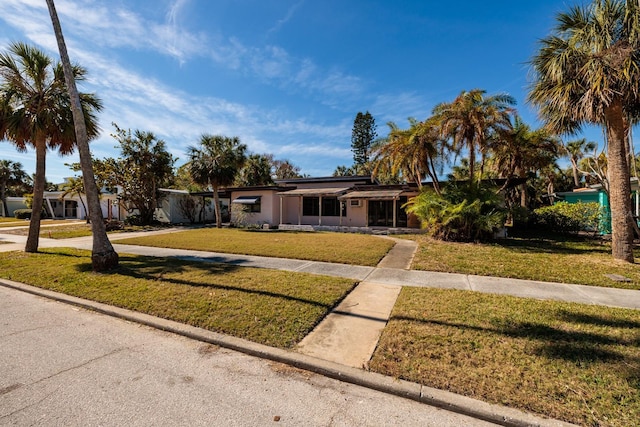 ranch-style house featuring a front lawn