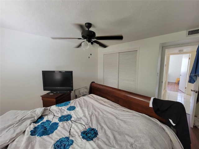 bedroom featuring a closet and ceiling fan