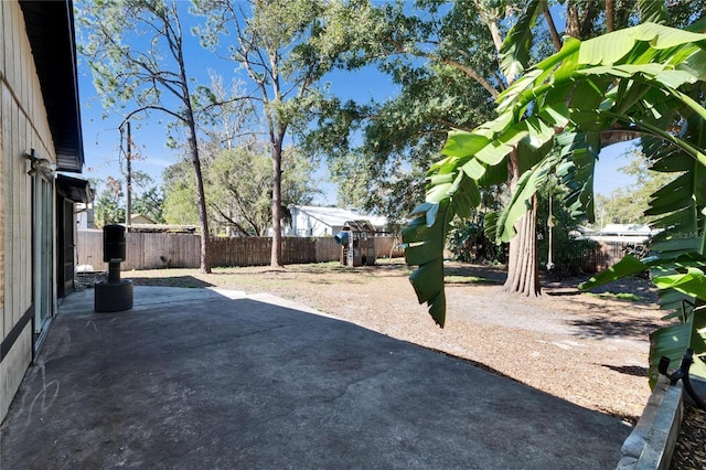 view of yard featuring a patio area