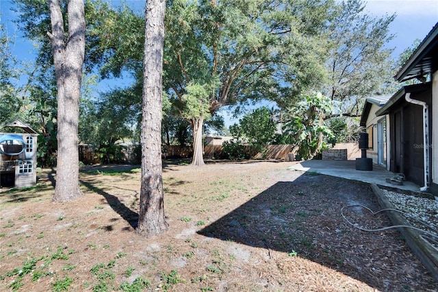 view of yard featuring a patio area