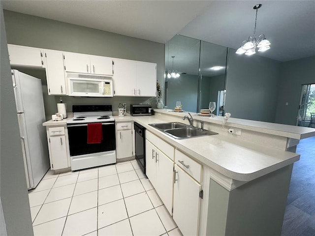 2116 Nantucket Dr Unit 19, Sun City Center, FL 33573 - kitchen featuring a peninsula, a sink, an inviting chandelier, white appliances, and light countertops