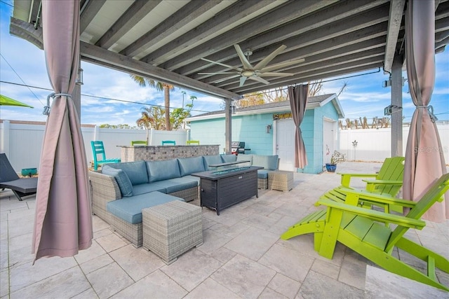 view of patio featuring ceiling fan and an outdoor hangout area