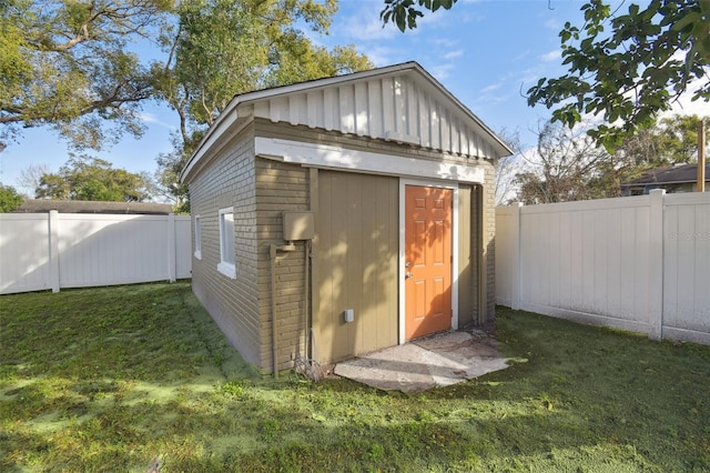 view of outdoor structure with a yard