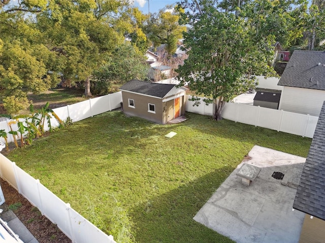 view of yard featuring an outdoor structure and a patio area