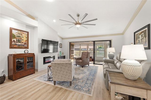 living room with crown molding, ceiling fan, lofted ceiling, and light hardwood / wood-style flooring