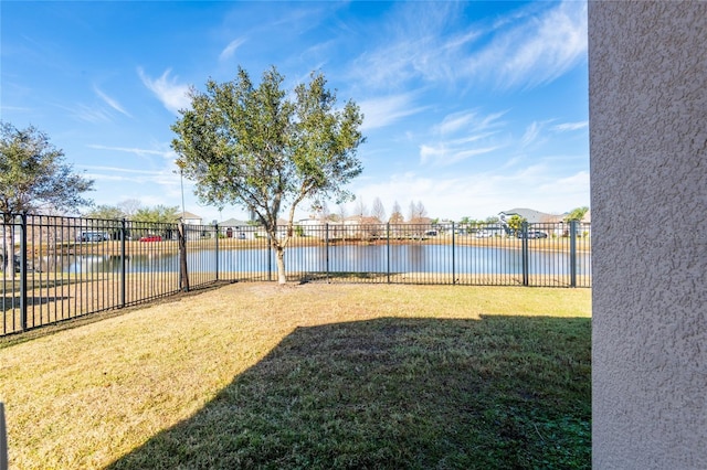 view of yard featuring a water view