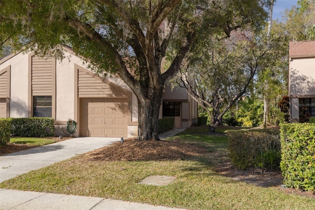 view of front of property featuring a front yard