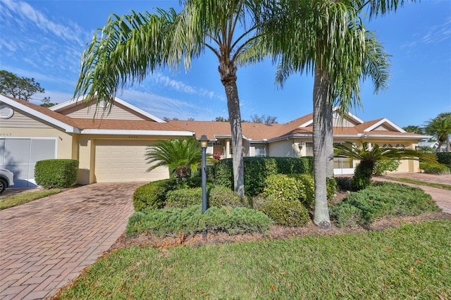 2405 New Haven Cir, Sun City Center, FL 33573 - ranch-style house with a garage and a front lawn