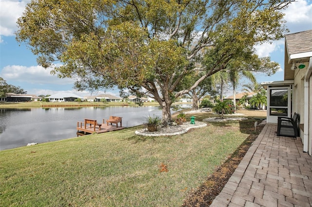 view of yard featuring a water view