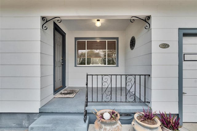 entrance to property featuring a porch