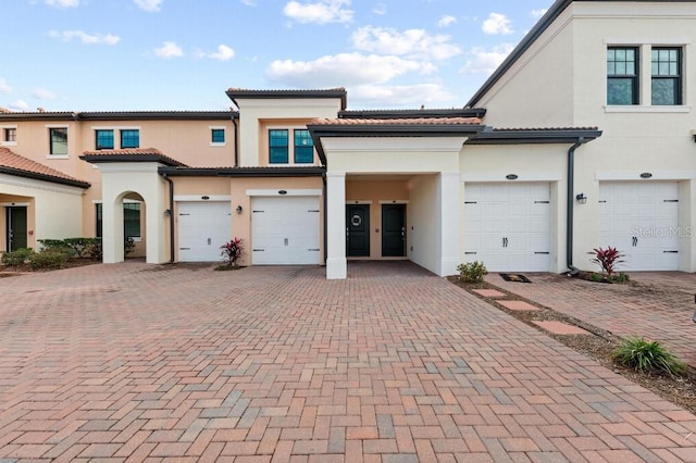 view of front facade with a garage