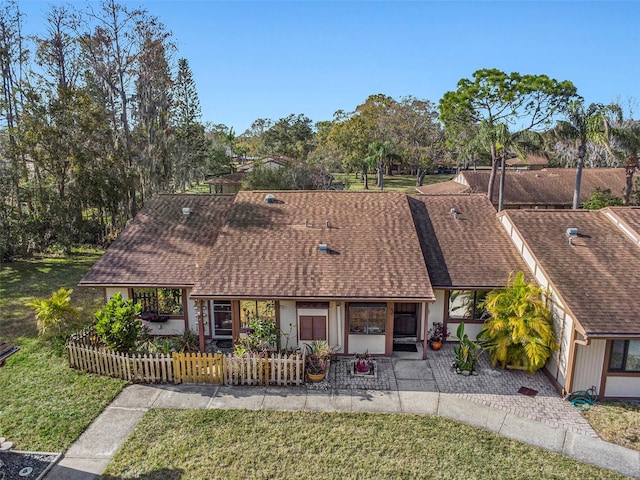 view of front of property with a front yard