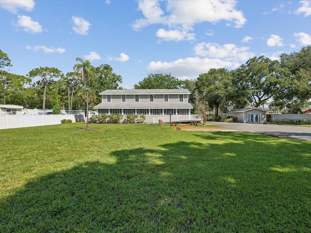 view of front of home featuring a front lawn