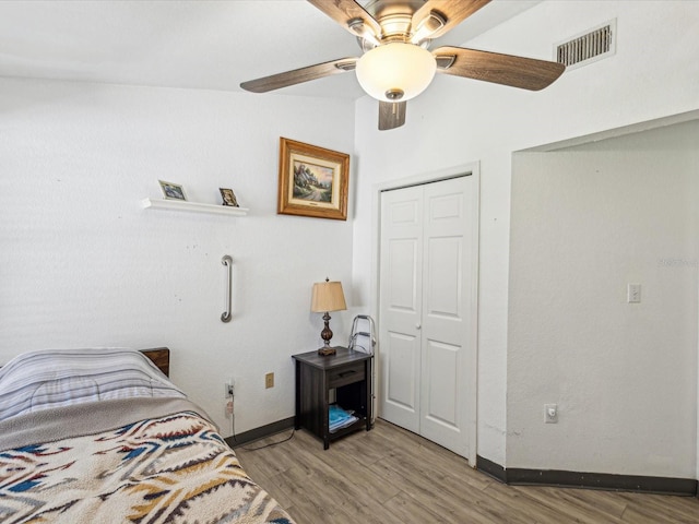 bedroom featuring light hardwood / wood-style flooring, a closet, and ceiling fan