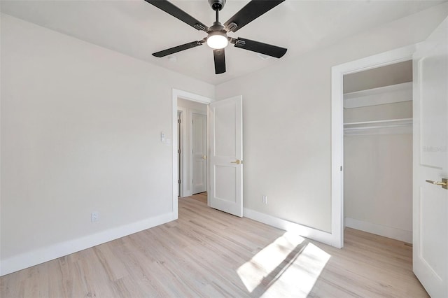 unfurnished bedroom with light wood-type flooring, a ceiling fan, baseboards, and a closet