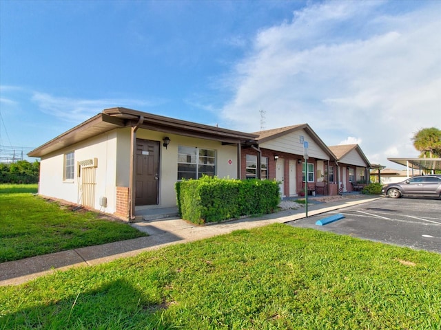 view of front of house with a front lawn