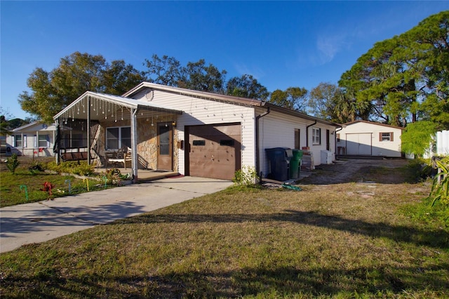 view of front of property featuring a garage and a front lawn