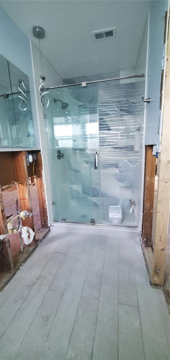 full bath with visible vents and a shower stall