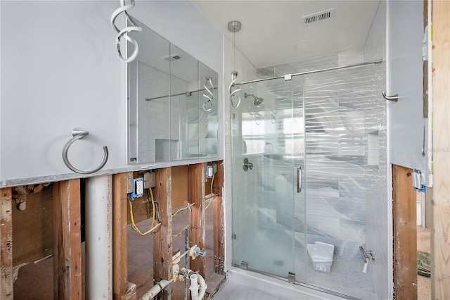 full bathroom featuring visible vents and a shower stall