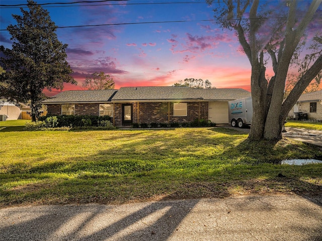 single story home featuring a lawn