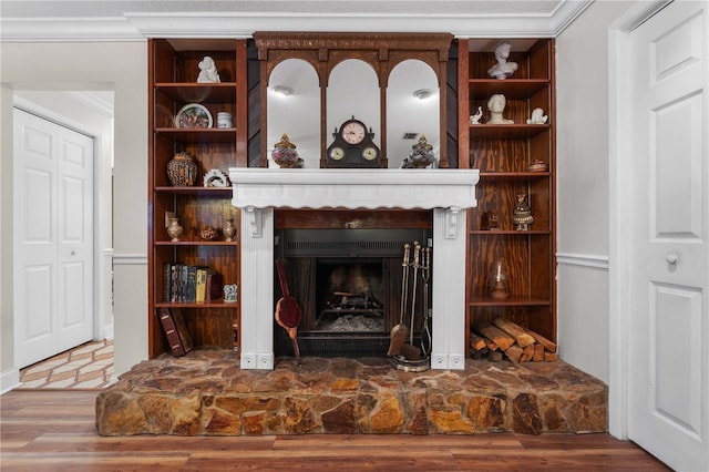 living room featuring wood-type flooring and crown molding