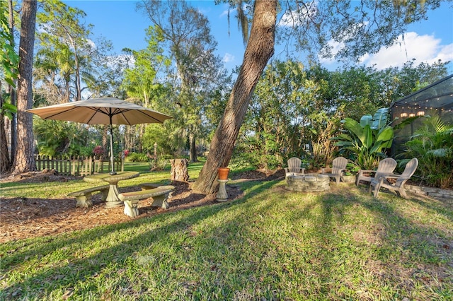 view of yard featuring a fire pit