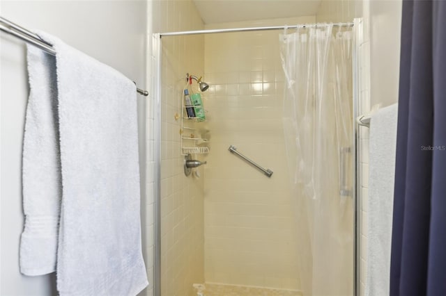 bathroom featuring a shower with curtain