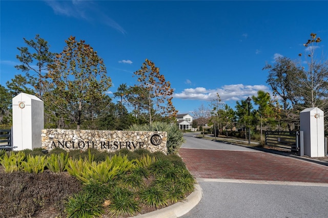 view of community / neighborhood sign