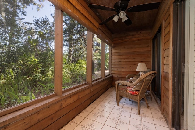 sunroom featuring ceiling fan