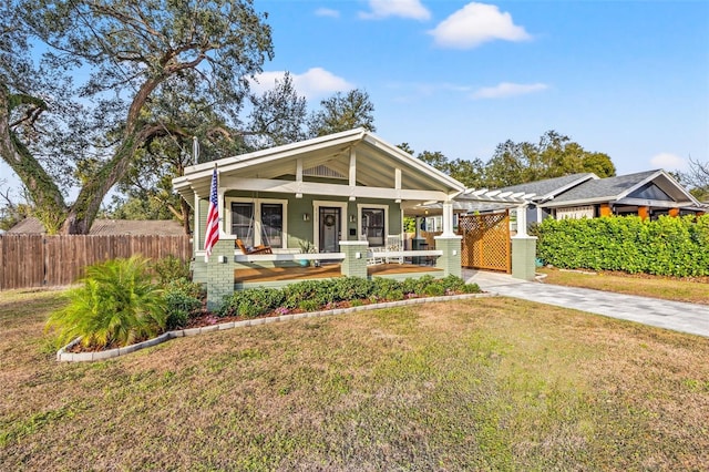 view of front of house featuring covered porch and a front lawn