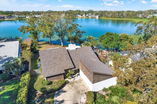 bird's eye view with a water view