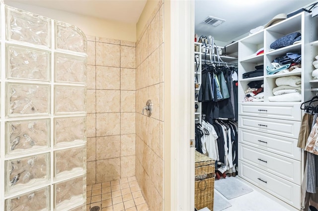 bathroom featuring tiled shower