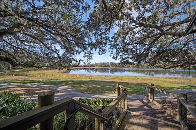 view of yard featuring a water view