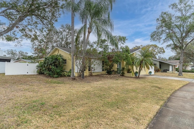 view of front of property with a front yard