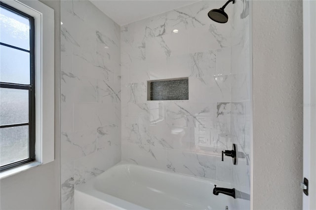 bathroom featuring tiled shower / bath